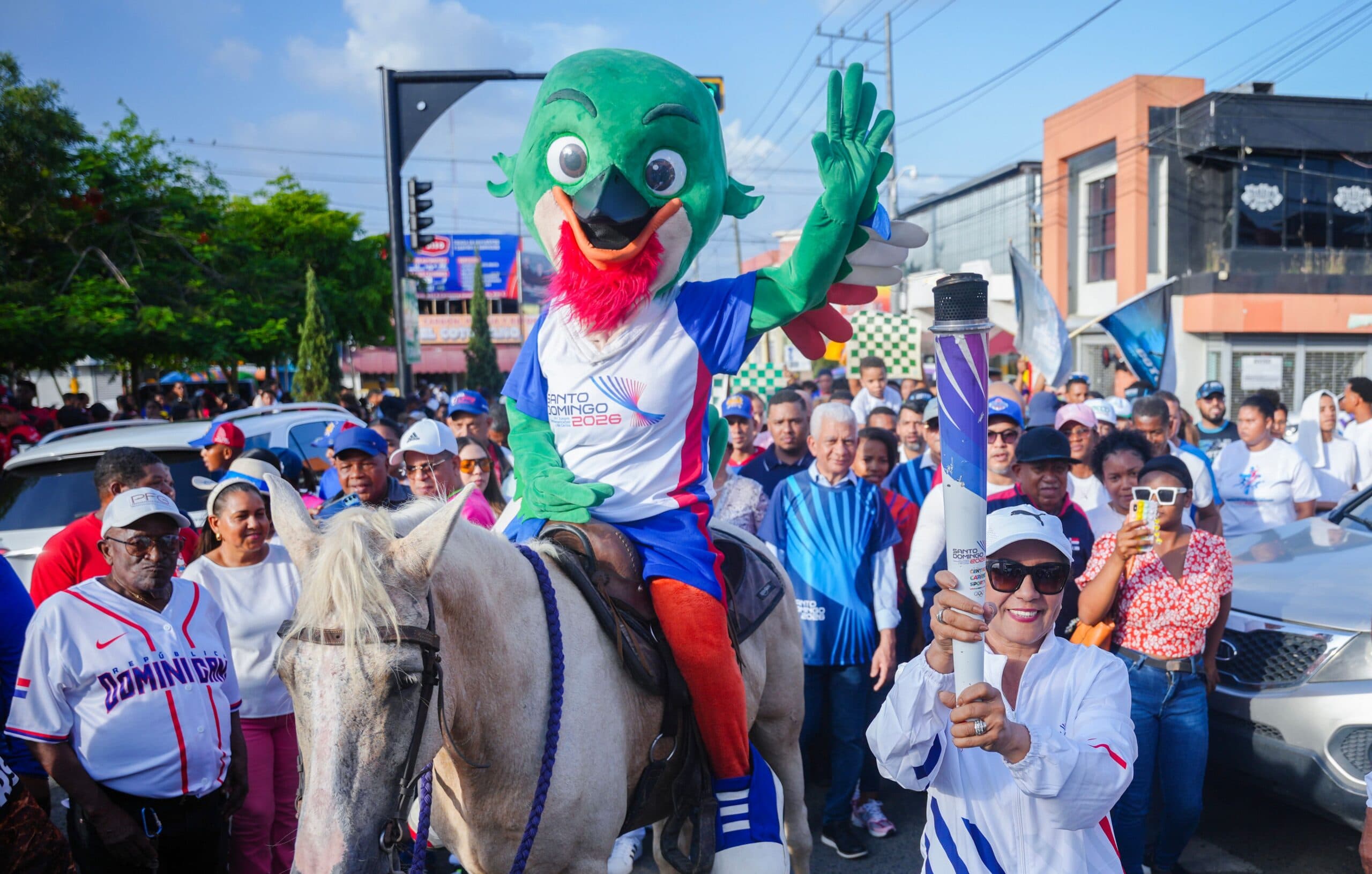 A pedales y galopes terminó gira de la llama Santo Domingo 2026 en el Cibao
