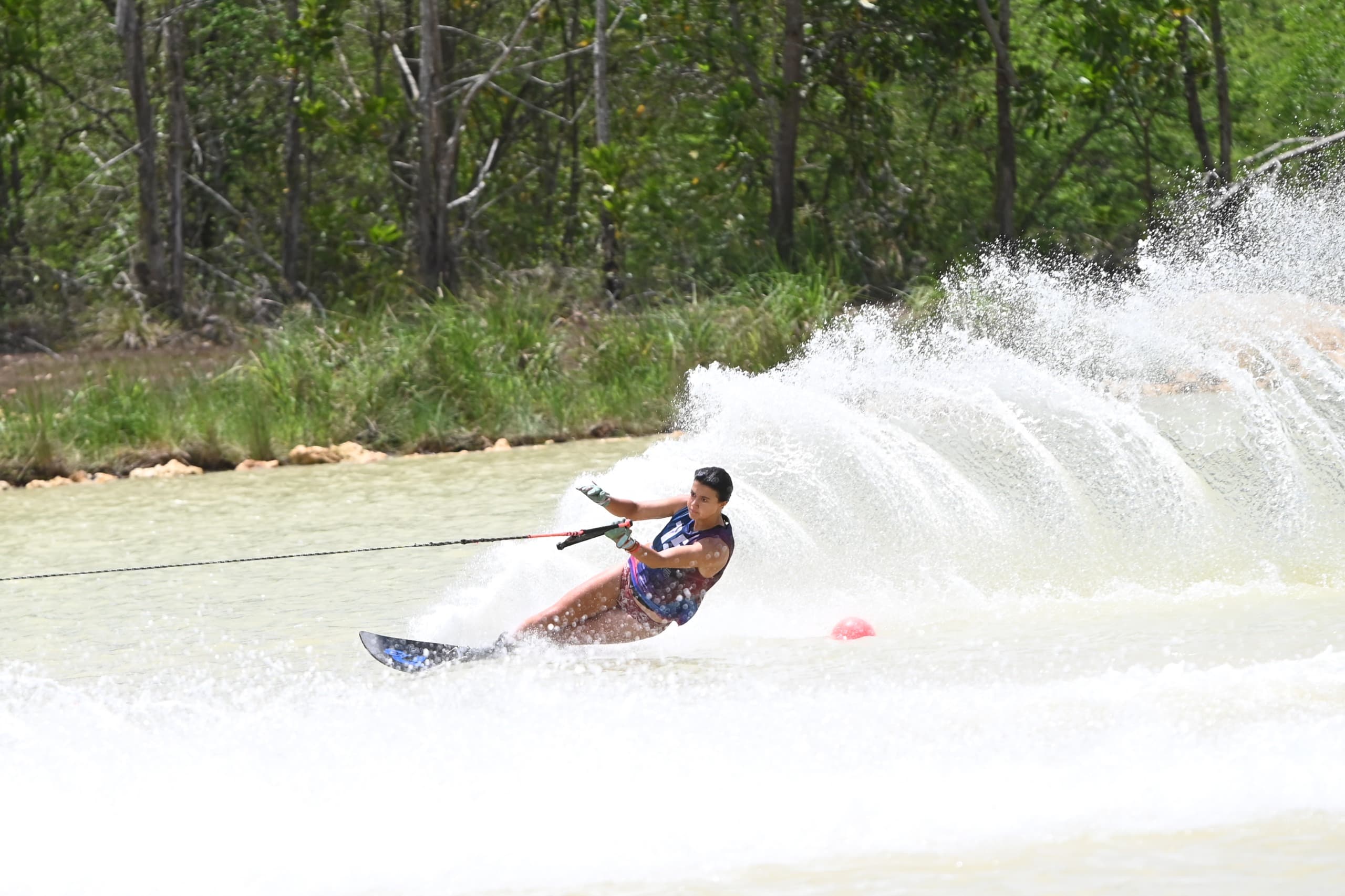 Natasha Landsmanas conquista oro en esquí náutico