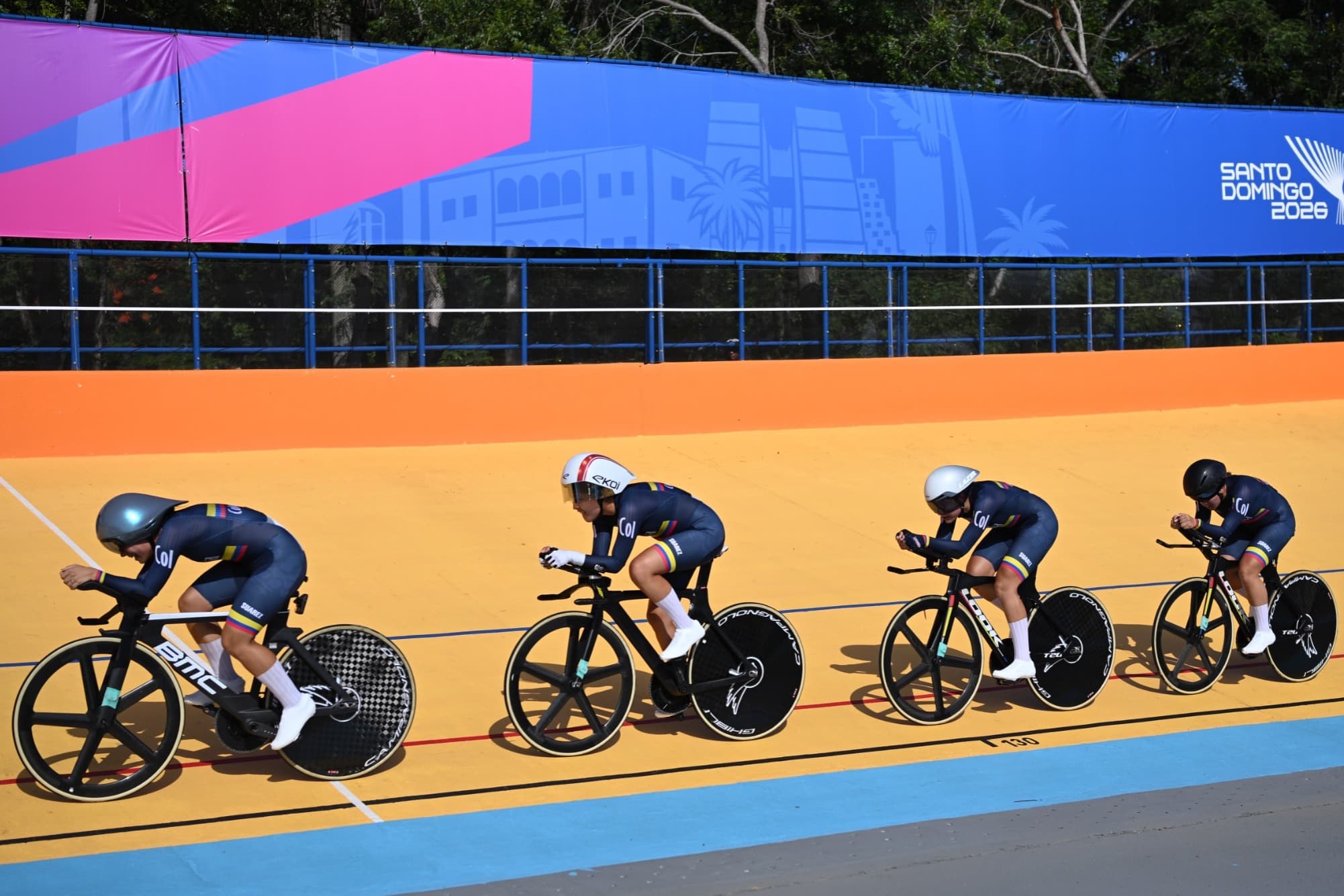 Colombia conquista el oro en prueba ciclismo persecución por equipos