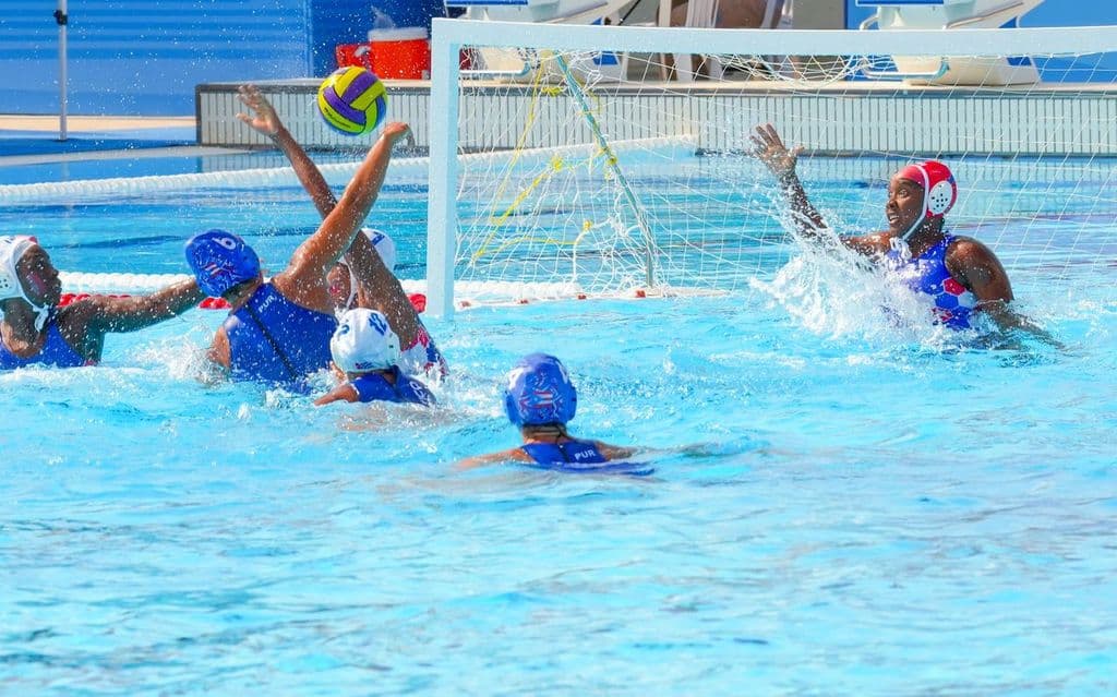 Puerto Rico supera a Cuba y avanza a semifinales en polo acuático