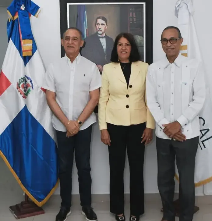 Desde la izquierda, los doctores José Luis López, Vilma Guerrero y Milton Pinedo.