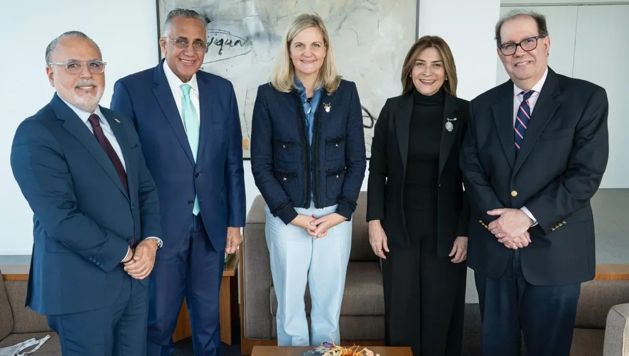 Carolina Mejía invita a presidenta del COI a JCC 2026