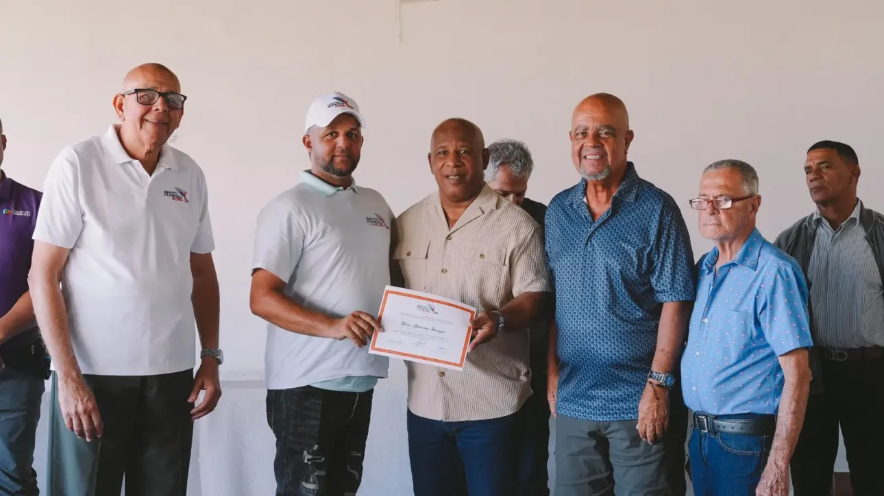 Capacitación de oficiales de atletismo rumbo a Santo Domingo 2026