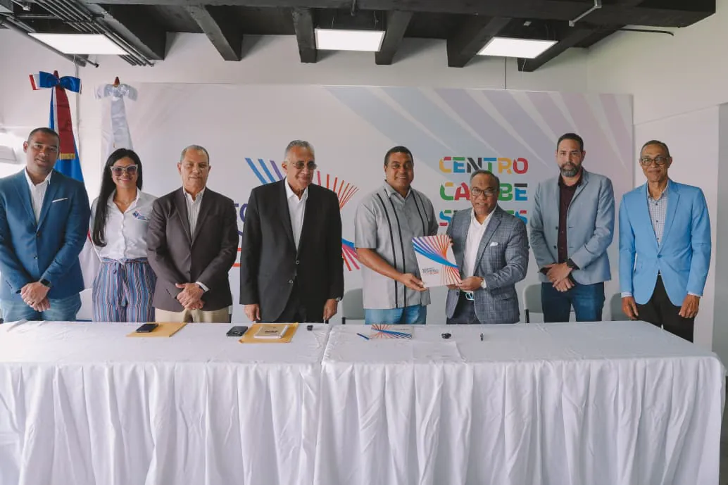 José P. Monegro y Saúl Salcedo firman el convenio