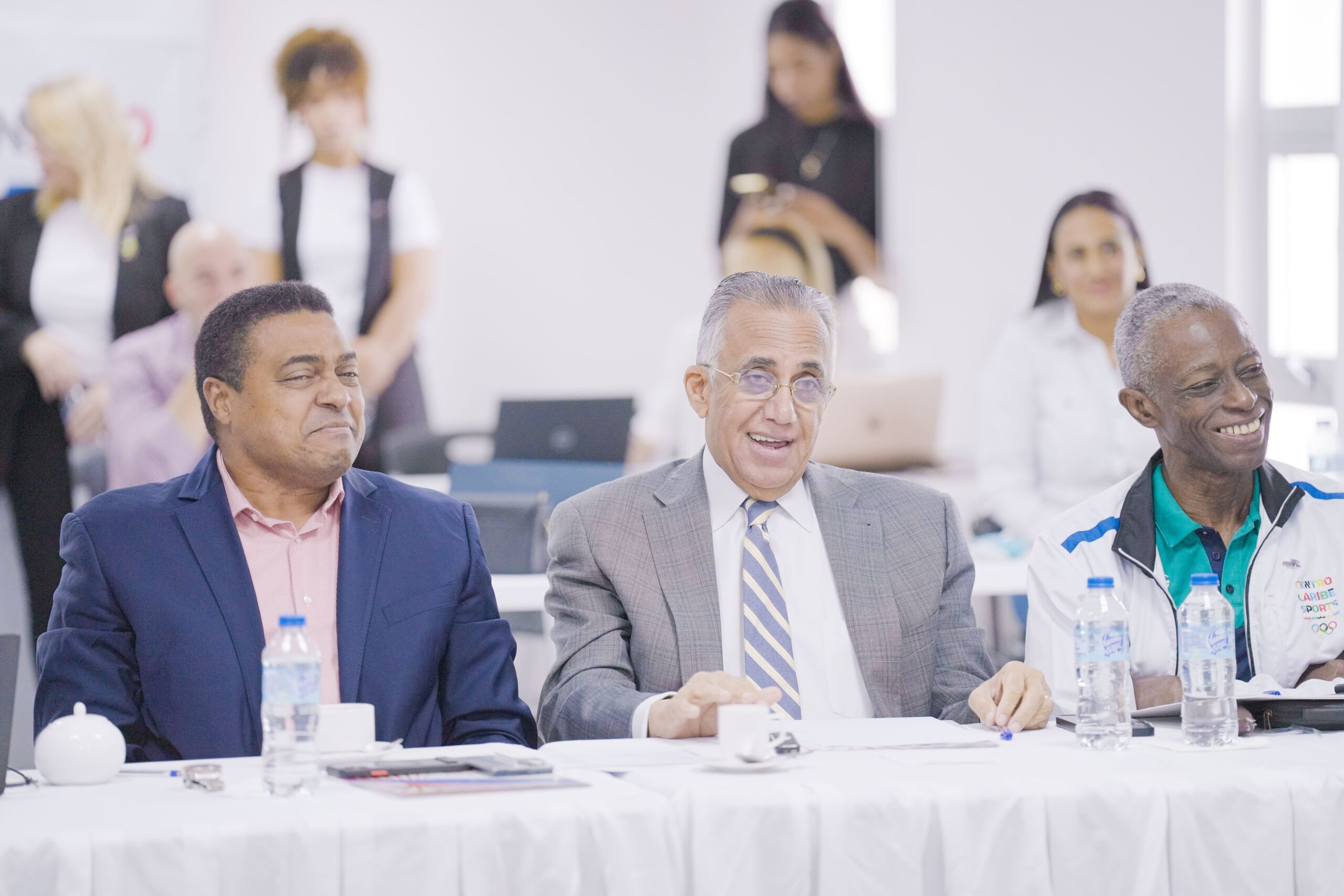 José Monegro junto a Luisín Mejía y Roberto León Richards