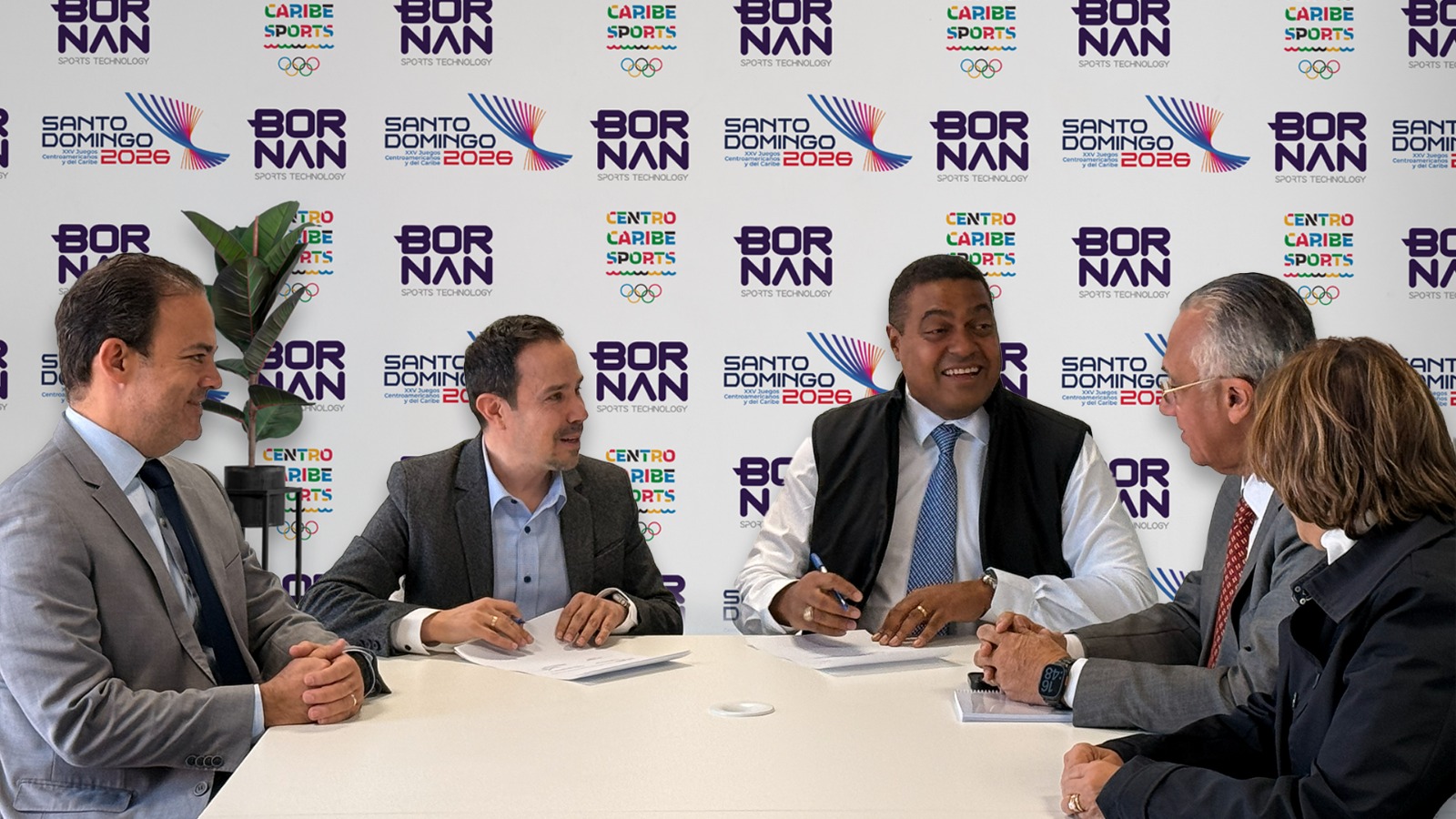 Firma de acuerdo entre Bornan Sports Technology y Comité Organizador Santo Domingo 2026