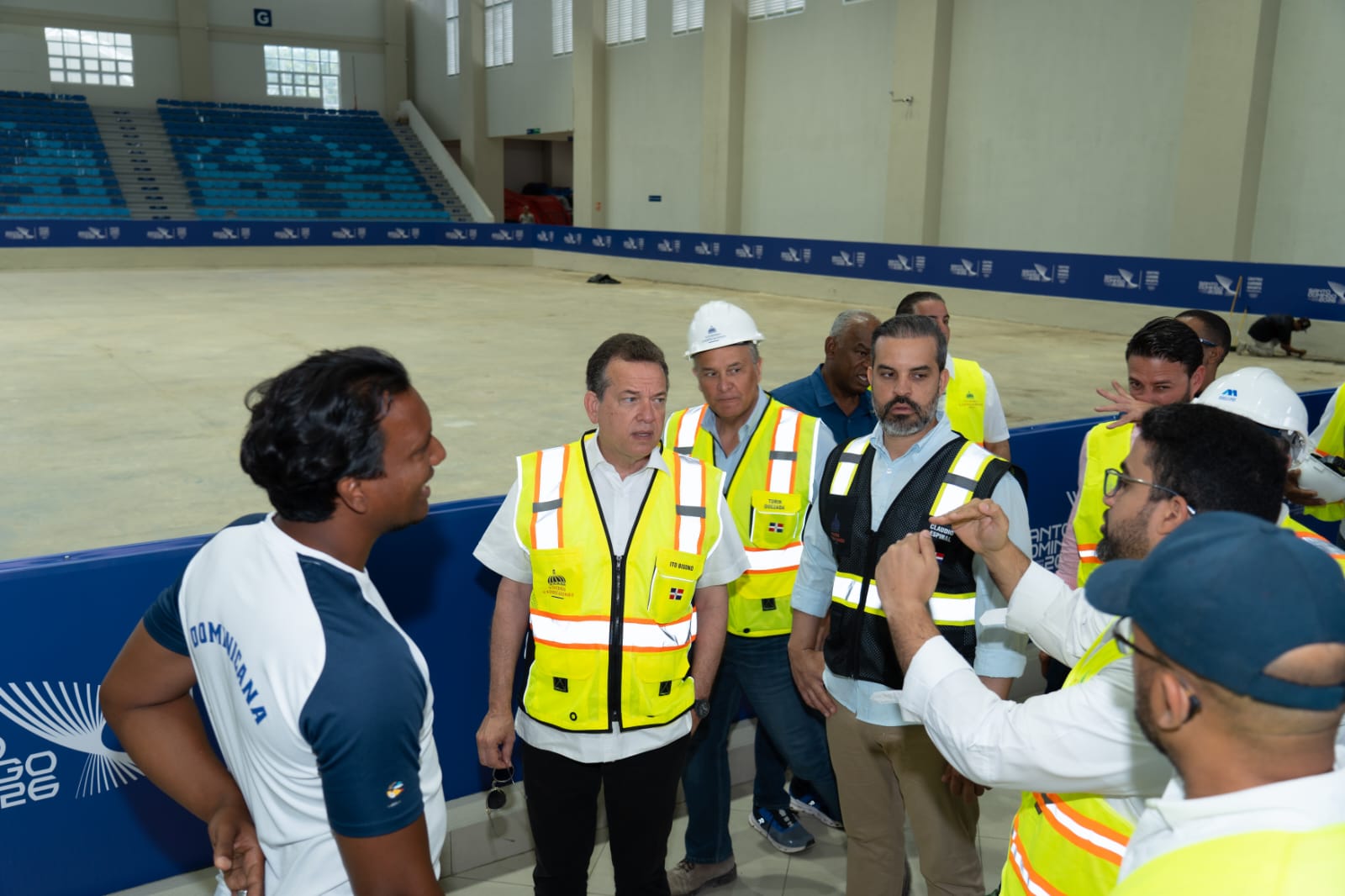 Recorrido técnico en áreas deportivas del Parque del Este durante la supervisión de obras para Santo Domingo 2026.