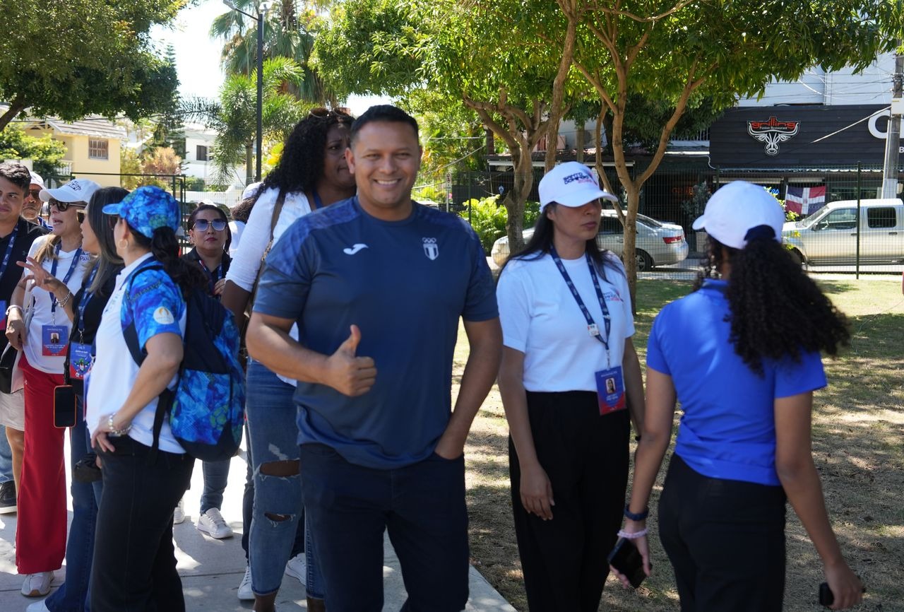 Oscar Maeda, delegado de Guatemala, durante visita al parque Taínos