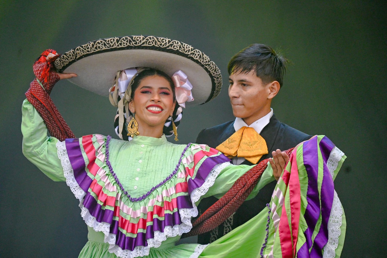 Ballet folclórico de la UAG durante presentación cultural
